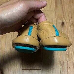 Tieks- camel- size 8